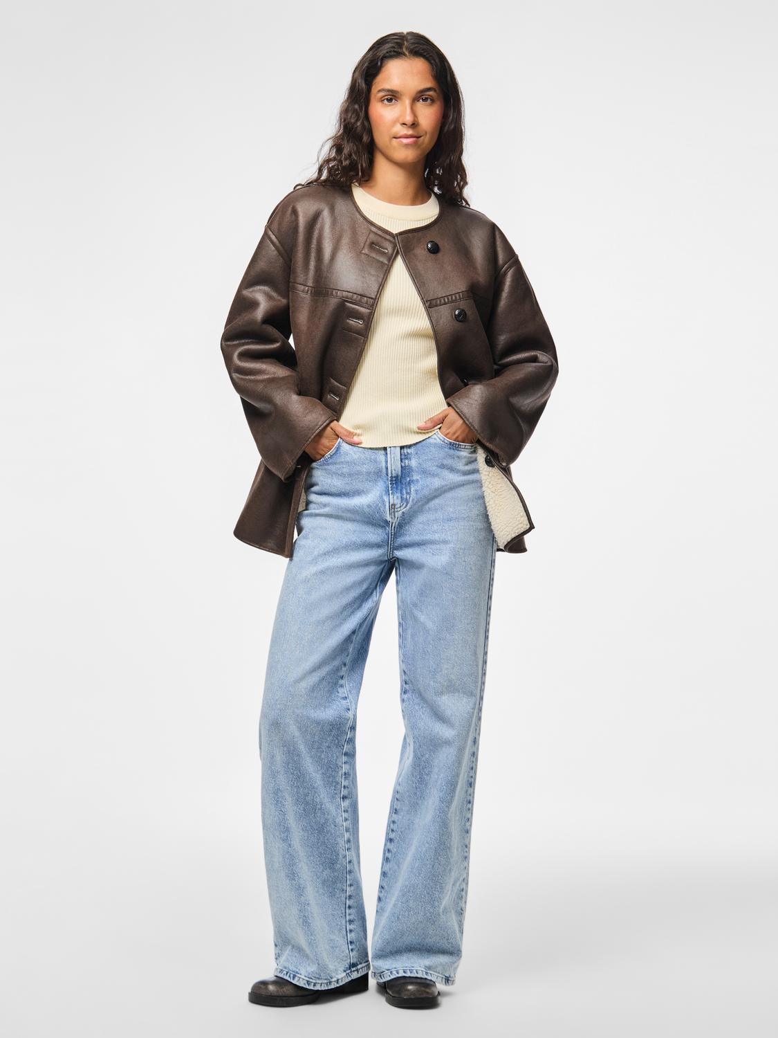 model_shot-front_full